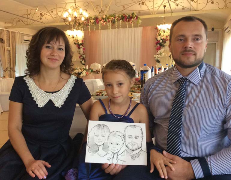 Молодая семья позирует шаржисту Мишелю на свадьбе в 