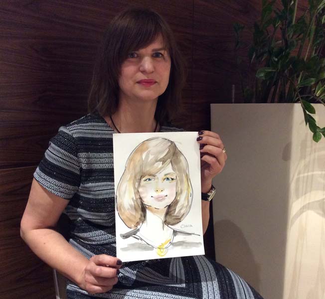 Женщина позирует шаржисту, шаржист Мишель, шаржист Михаил Шабалин, Минск